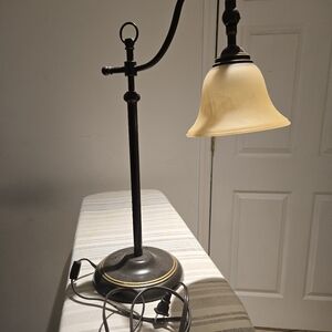 Desk lamp
